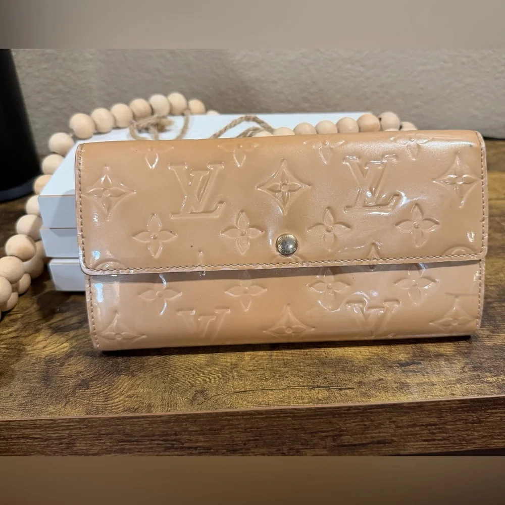 Louis Vuitton Nude Patent Monogram Continental Wallet - Picture 1 of 11